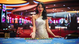 Pertandingan MPL Indonesia dengan tim-tim profesional berkompetisi di atas panggung